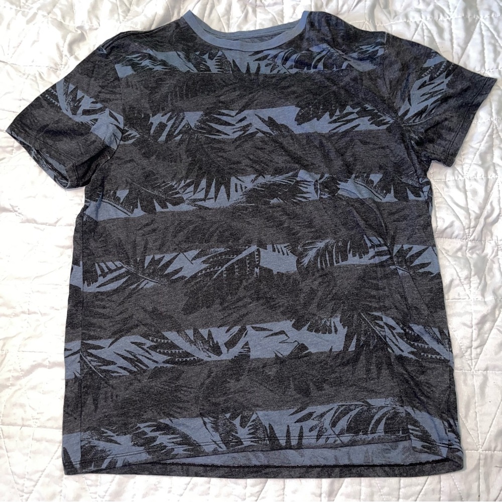 Large American Eagle floral tshirt